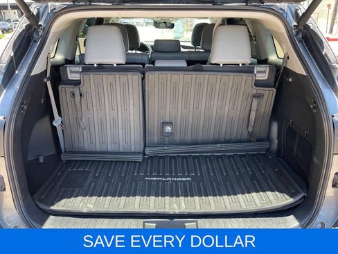 Used 2024 Toyota Highlander XLE FWD image 6