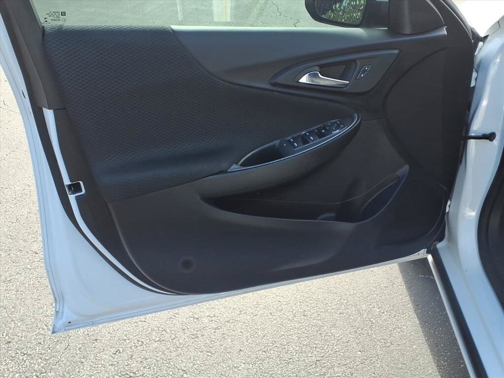 Used 2025 Chevrolet Malibu LT FWD image 16