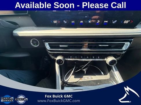 Used 2024 Chevrolet Traverse LT w/ Trailering Package AWD/4WD image 12