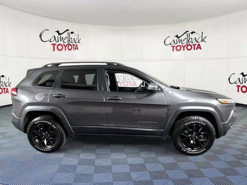Used 2016 Jeep Cherokee Trailhawk w/ Comfort/Convenience Group AWD/4WD image 8