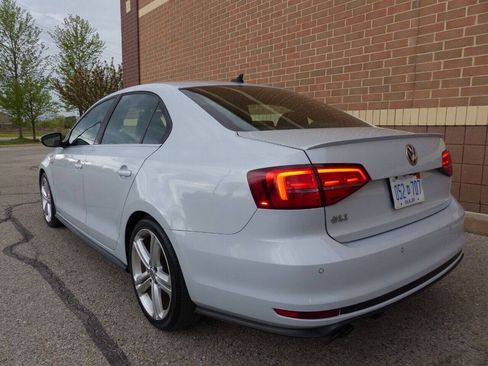 Used 2017 Volkswagen Jetta GLI FWD image 6