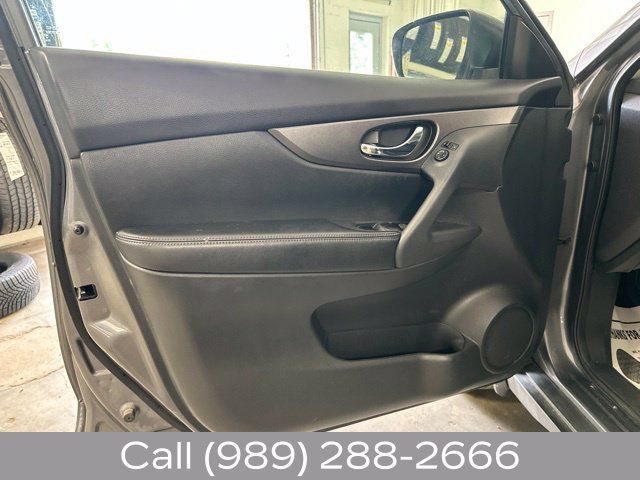 Used 2016 Nissan Rogue SV AWD/4WD image 11