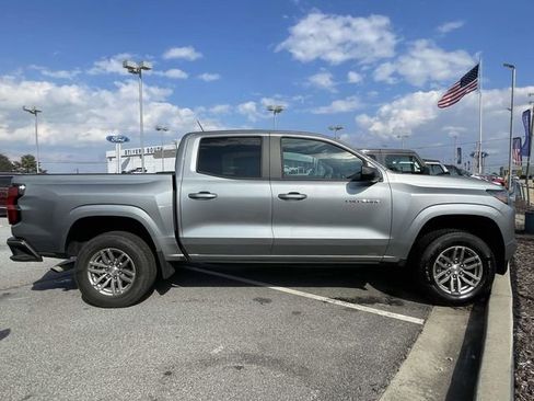 Used 2024 Chevrolet Colorado LT w/ LT Convenience Package image 5