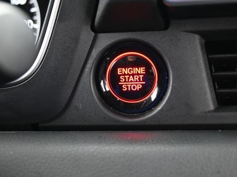 Used 2025 Honda Pilot Touring image 37