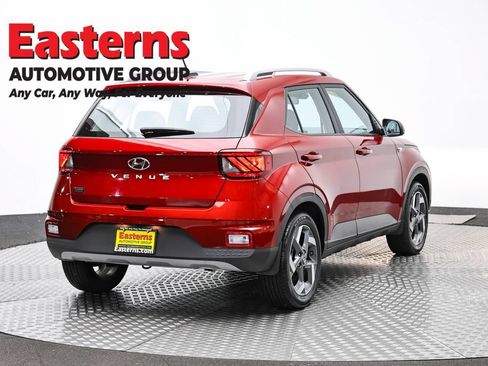 Used 2024 Hyundai Venue SEL FWD image 5