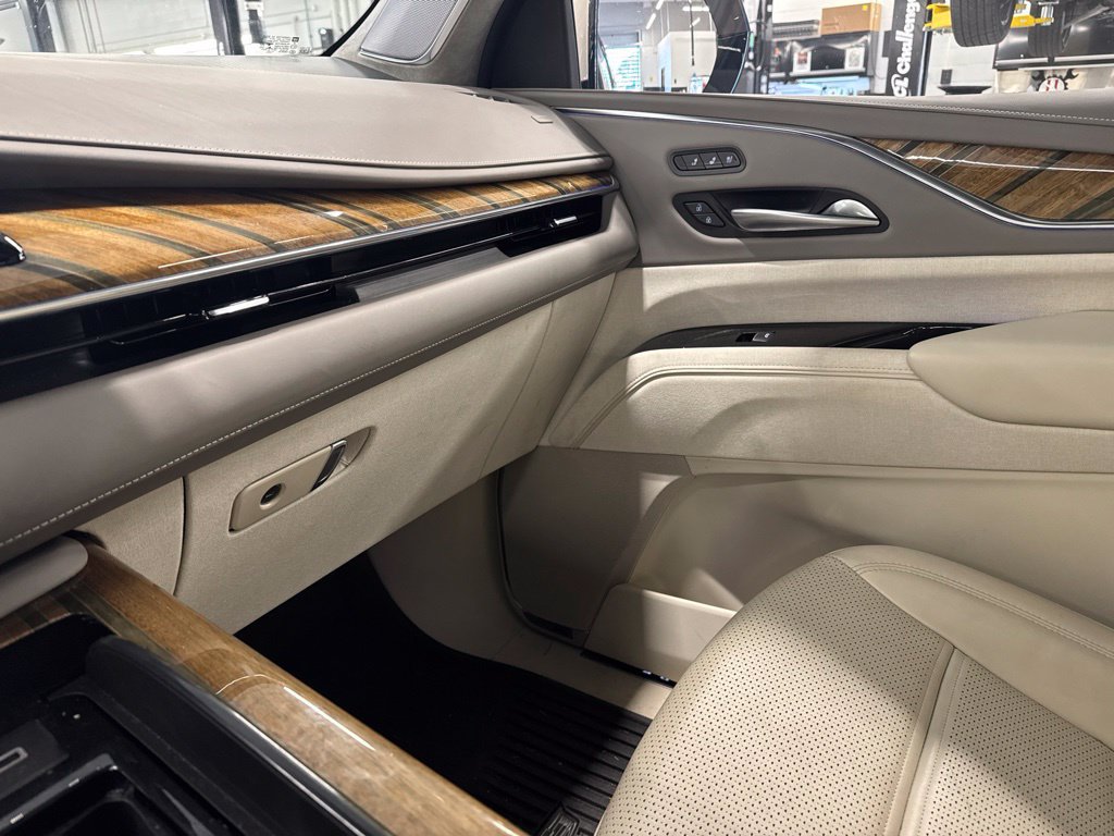 Used 2023 Cadillac Escalade ESV Sport Platinum AWD/4WD image 20