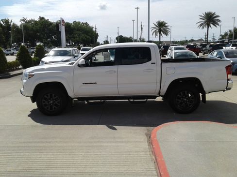 Used 2022 Toyota Tacoma SR5 image 4