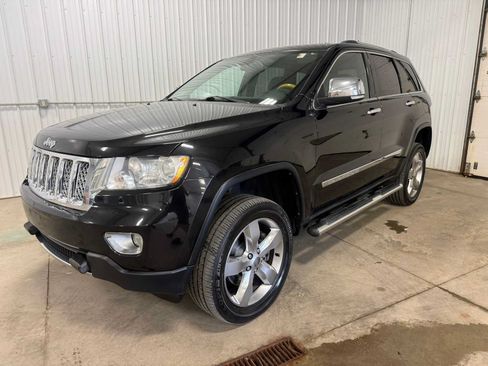 Used 2013 Jeep Grand Cherokee Overland AWD/4WD image 6