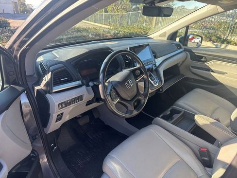 Used 2018 Honda Odyssey Touring image 5