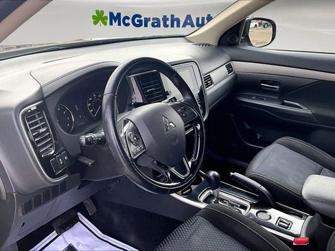 Used 2017 Mitsubishi Outlander SE image 14