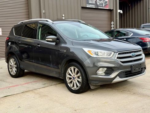 Used 2017 Ford Escape Titanium image 3