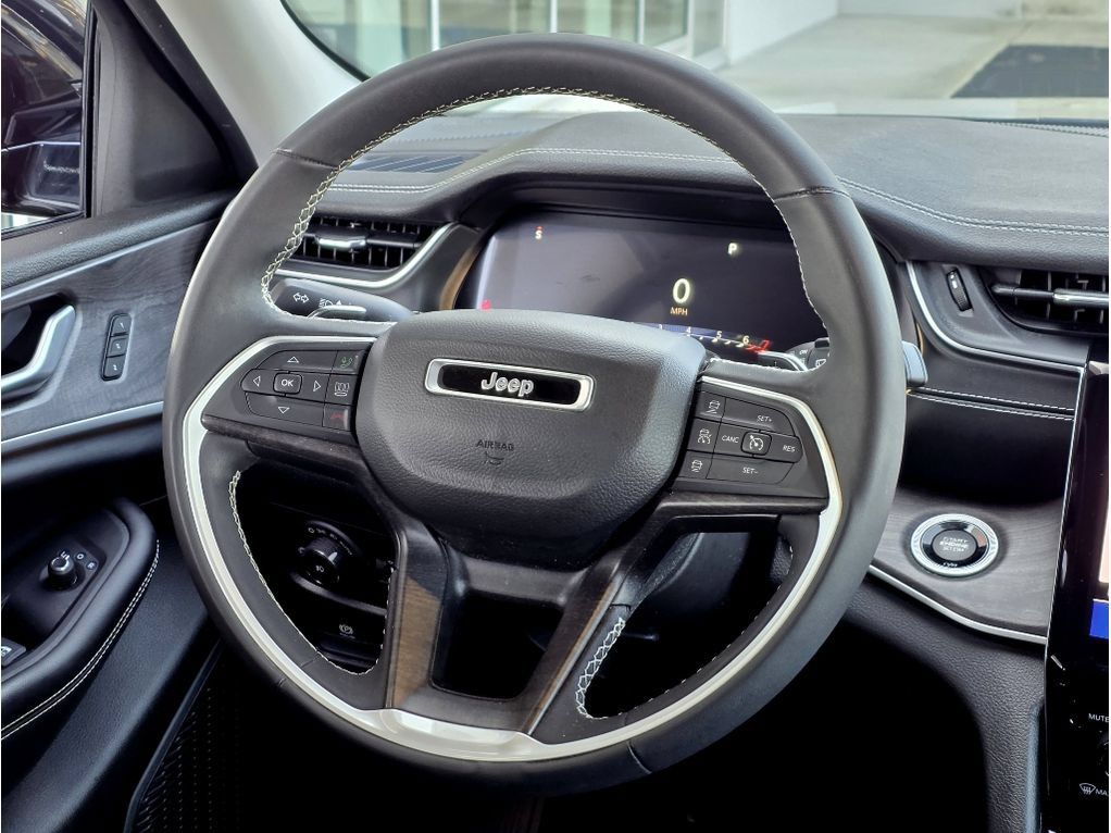 Used 2023 Jeep Grand Cherokee Limited AWD/4WD image 27