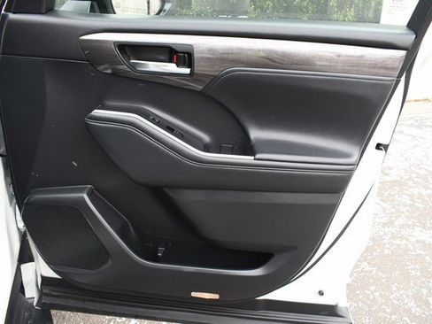 Certified 2021 Toyota Highlander Platinum image 24