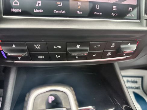 Used 2022 Maserati Levante GT AWD/4WD image 17