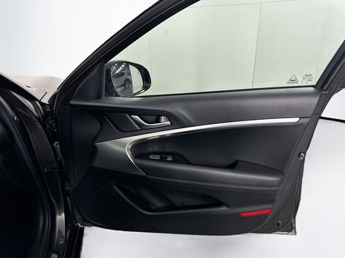 Used 2025 Genesis G70 2.5T AWD/4WD image 34