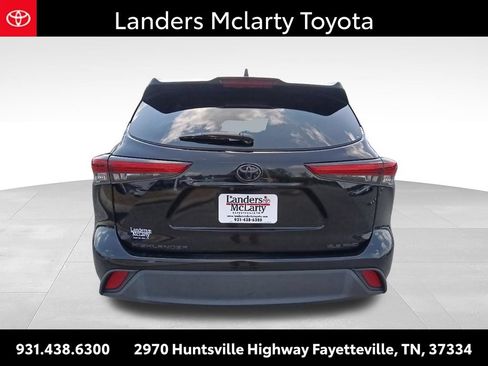 Used 2022 Toyota Highlander XLE AWD/4WD image 4