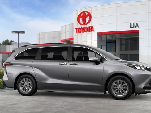 New 2026 Toyota Sienna XLE image 15