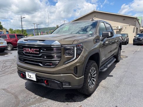 Used 2023 GMC Sierra 1500 AT4 w/ AT4 Premium Package AWD/4WD image 5