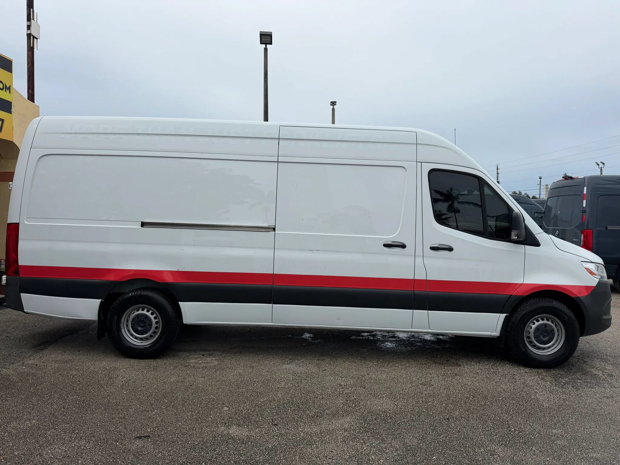 Used 2022 Mercedes-Benz Sprinter 2500 image 7