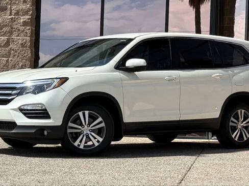 Used 2017 Honda Pilot EX image 3