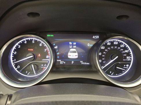 Certified 2020 Toyota Camry XLE FWD image 13
