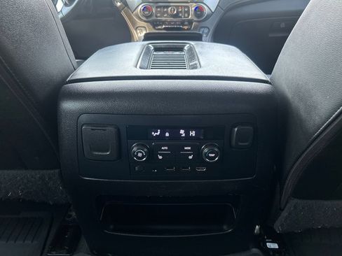 Used 2020 Chevrolet Suburban Premier AWD/4WD image 36