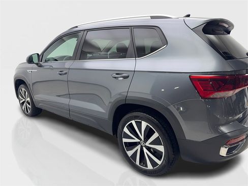 Used 2024 Volkswagen Taos SE image 14