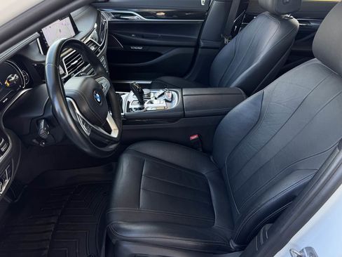 Used 2017 BMW 740i image 14