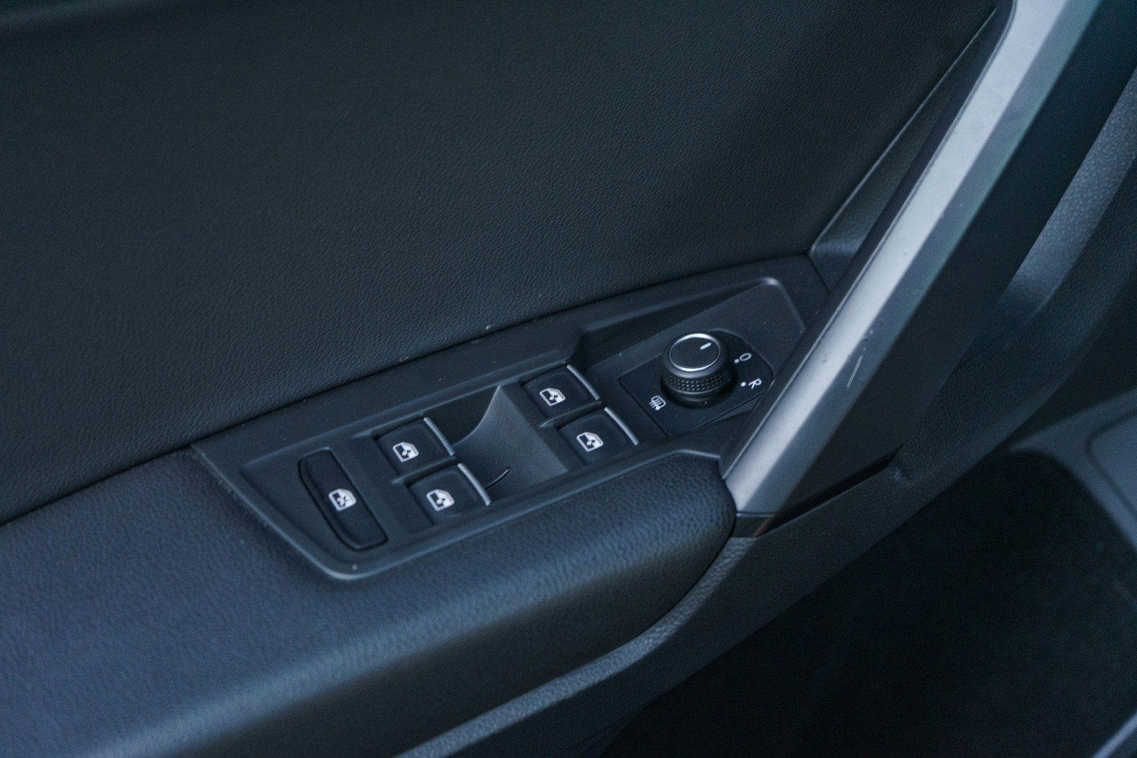 Used 2019 Volkswagen Tiguan SEL AWD/4WD image 25