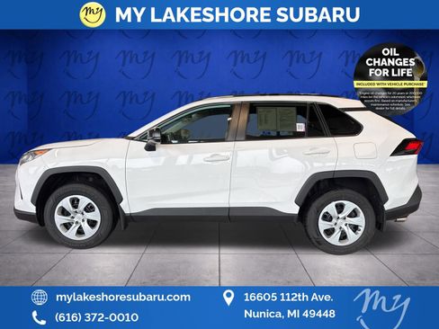 Used 2019 Toyota RAV4 LE w/ Carpet Mat Package FWD image 4