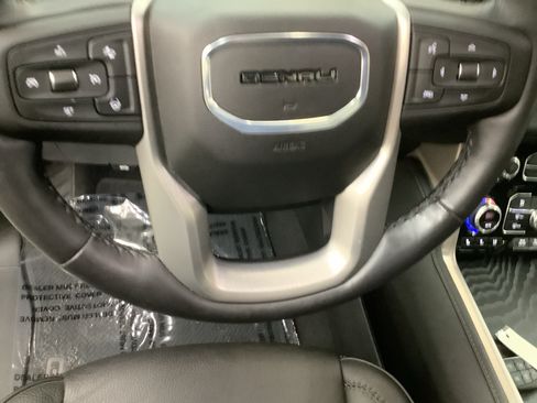 Used 2024 GMC Yukon XL Denali w/ Advanced Technology Package RWD image 15