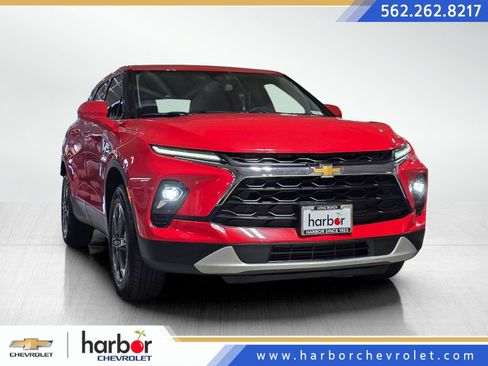 Used 2025 Chevrolet Blazer LT image 1