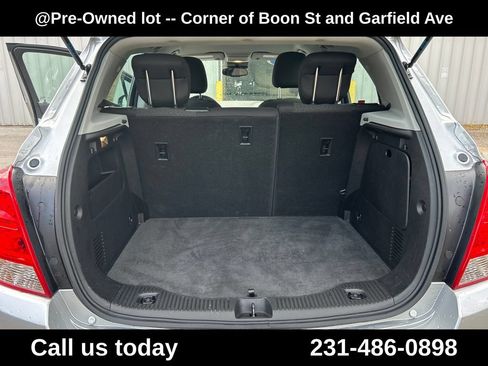 Used 2020 Chevrolet Trax LS AWD/4WD image 27