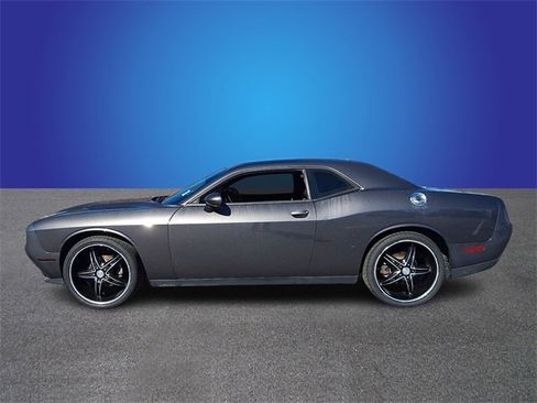 Used 2015 Dodge Challenger SXT image 7