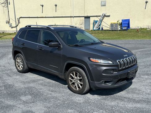 Used 2015 Jeep Cherokee Latitude w/ Comfort/Convenience Group AWD/4WD image 2