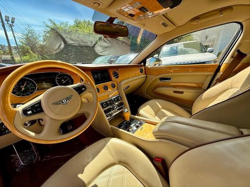 Used 2016 Bentley Mulsanne RWD image 19