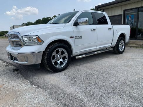 Used 2018 RAM 1500 Laramie w/ Convenience Group AWD/4WD image 4
