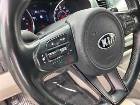 Used 2017 Kia Sedona LX w/ LX Essentials Premium Package FWD image 70