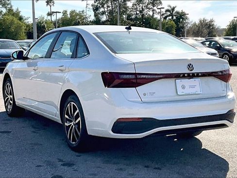 New 2026 Volkswagen Jetta SE FWD image 7