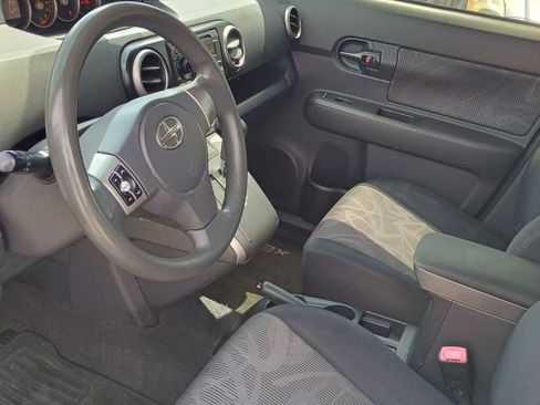 Used 2013 Scion xB FWD image 8