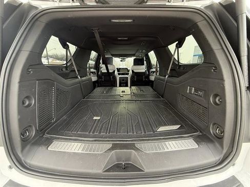Used 2025 Chevrolet Suburban Premier image 30