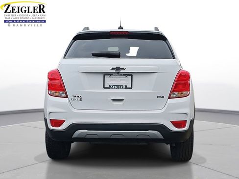 Used 2022 Chevrolet Trax LT w/ Redline Edition image 6