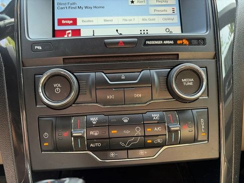 Used 2017 Ford Explorer XLT w/ Equipment Group 202A AWD/4WD image 13
