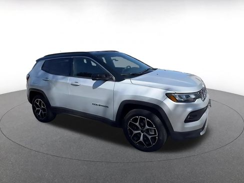Used 2025 Jeep Compass Limited AWD/4WD image 2