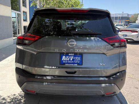 Used 2022 Nissan Rogue SV FWD image 9