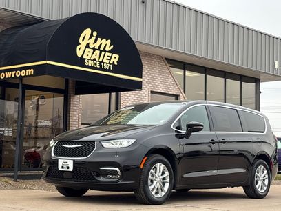 New 2026 Chrysler Pacifica Select