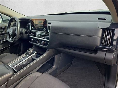 Used 2025 Nissan Pathfinder SV FWD image 22