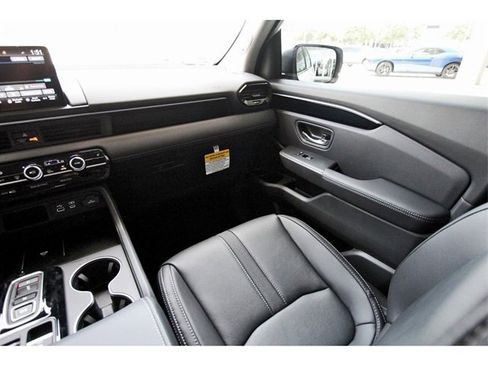 New 2025 Honda Pilot Touring image 9