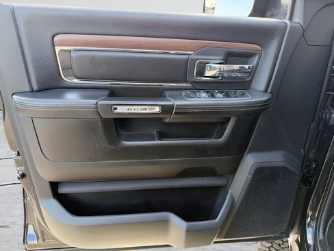 Used 2015 RAM 2500 Laramie w/ Black Appearance Group AWD/4WD image 38