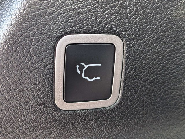 Used 2025 Chrysler Pacifica Limited FWD image 13